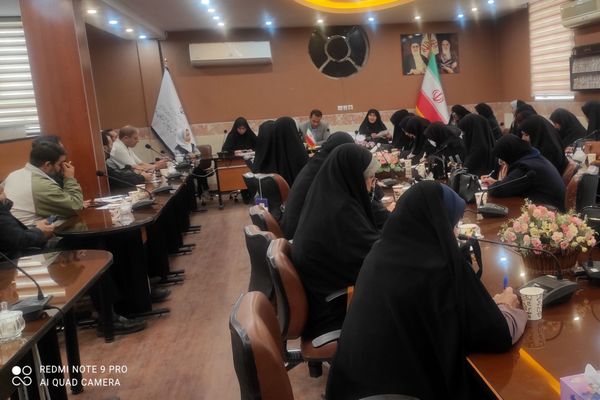 هم‌افزایی نیروهای پرورشی قطب پرند در نشست تخصصی رباط‌کریم