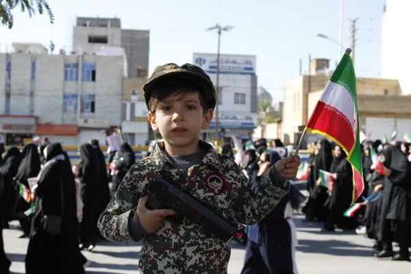 حضور پرشور دانش‌آموزان گچساران در راهپیمایی ۲۲ بهمن