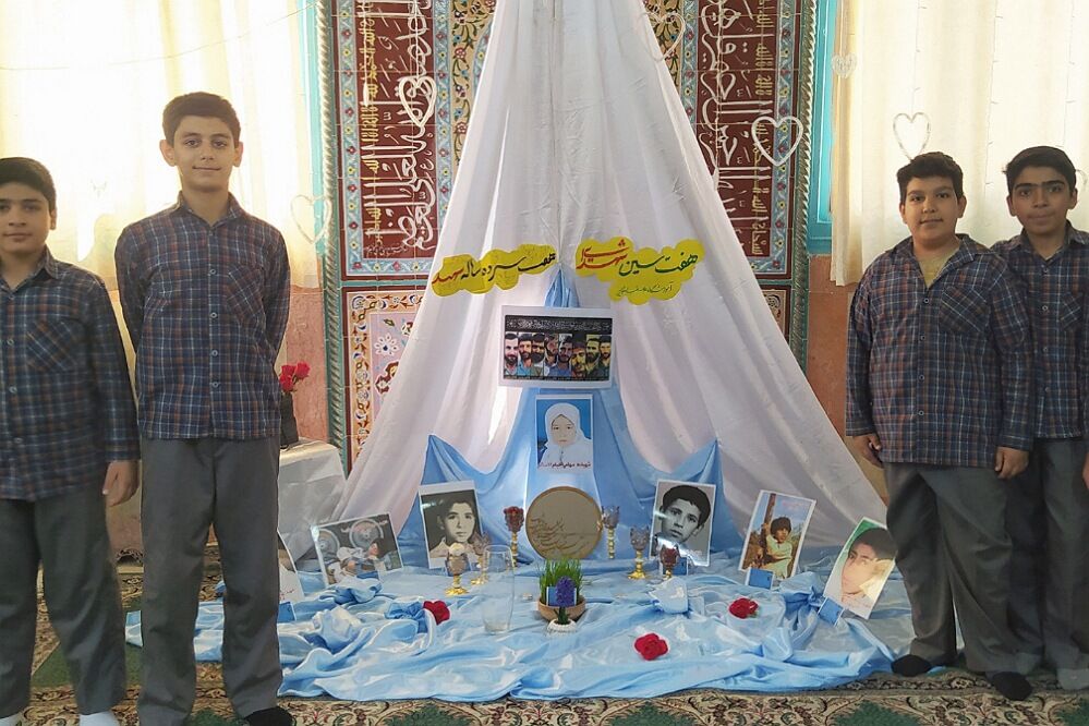 یادواره شهدا و محفل انس با قرآن در دبستان علامه طباطبایی پیشوا