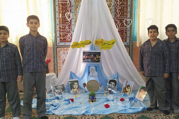 یادواره شهدا و محفل انس با قرآن در دبستان علامه طباطبایی پیشوا