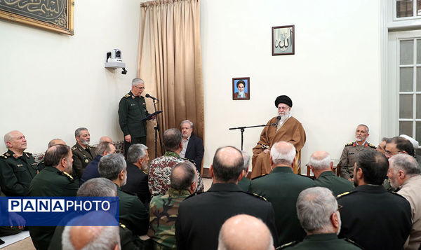 دیدار جمعی از فرماندهان نیروهای مسلح با رهبر انقلاب