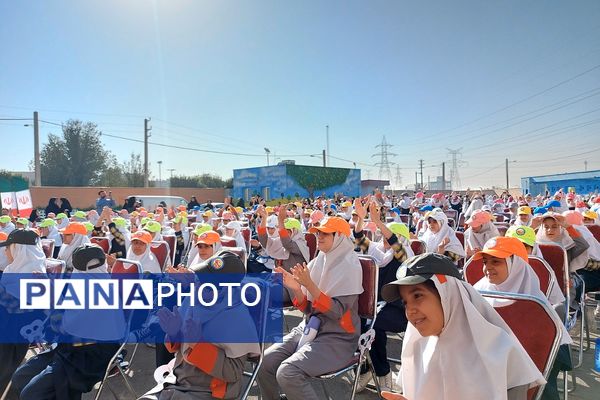 افتتاحیه پویش سلامت دهان و دندان و اجرای طرح وارنیش فلوراید در منطقه کهریزک 