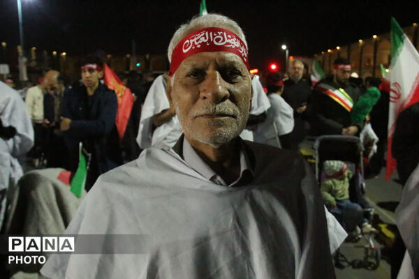 دسته کفن پوشان یزدی در سوگ رهبر انقلاب