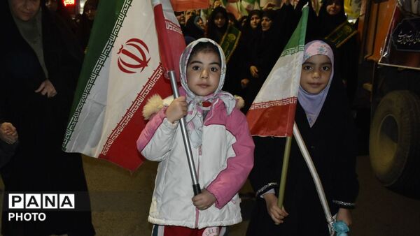 تا پای جان پای ایران می‌مانیم