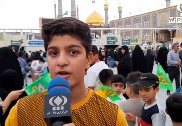 شادپیمایی دانش‌آموزان قمی به‌مناسبت عید ولایت و امامت