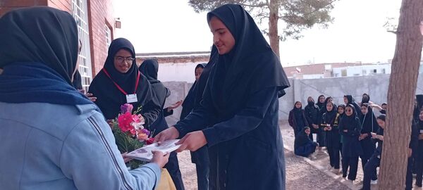 تجلیل از دانش آموزان چادری دبیرستان مادرمهربان خلیل آباد