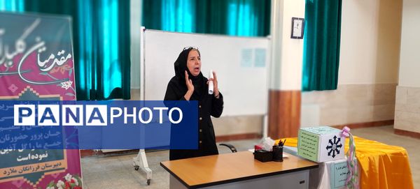 اولین جلسه دیدار چهره به چهره اولیا با دبیران دبیرستان فرزانگان استعداد درخشان ملارد