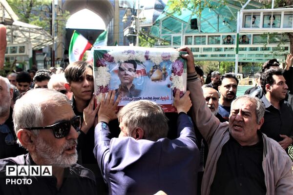 آیین تشییع پیکر دانش‌آموز شهید «سید محمد حسینی مقدم»