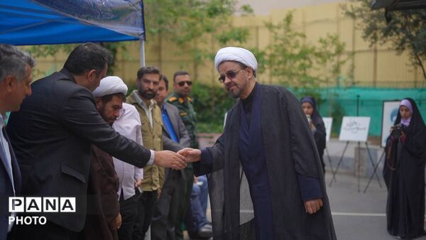 آیین گلباران محل شهادت شهید مرتضی مطهری با حضور مجید پارسا در منطقه ۱۲