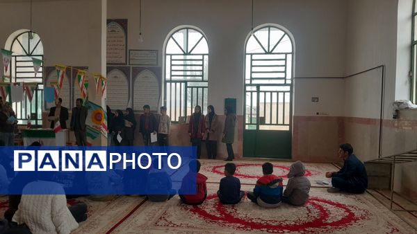 برگزاری مراسم  باشکوه ۲۲ بهمن و تجلیل از نفرات برتر روستای میرزآباد
