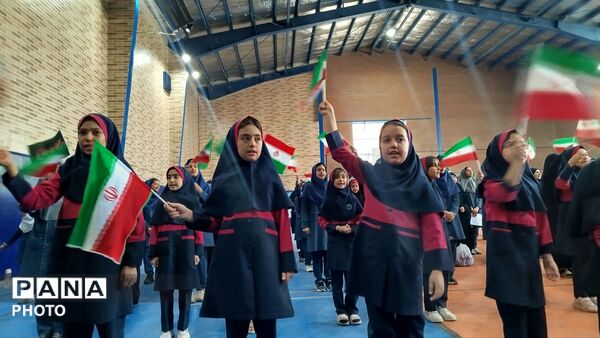 هم‌نوایی هزار دانش‌آموز مدارس شهرستان فردیس در سوگ رهبر شهید