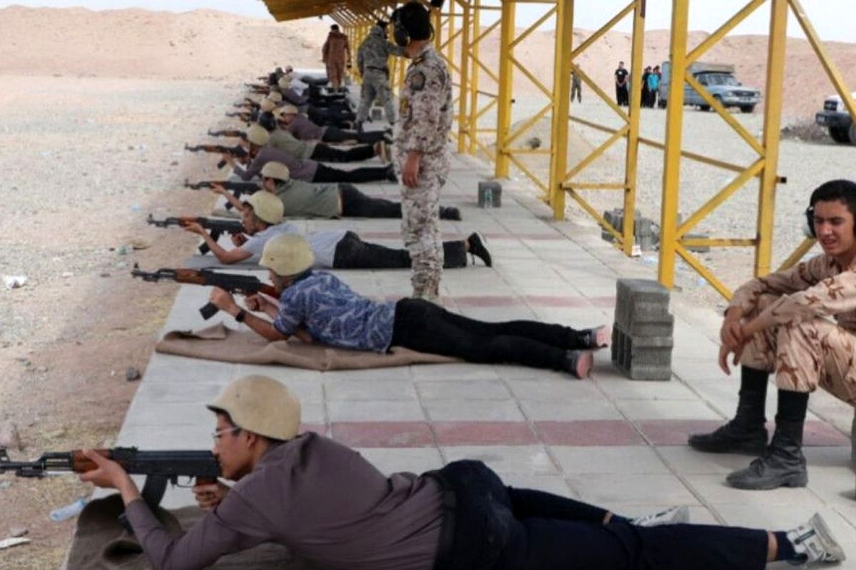 حضور دانش آموزان ناحیه دو شهرری در اردوی میدان تیر شهید جانبزرگی 