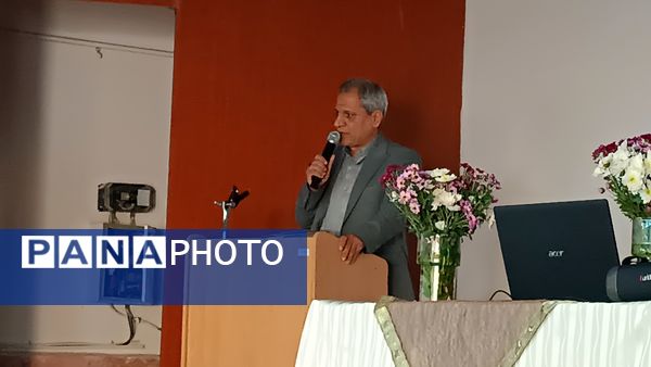 تجلیل از رتبه‌های برتر کنکور سراسری دبیرستان شهید سلطانی ۴ 