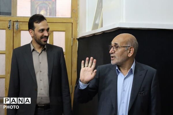  بازدید مدیرکل آموزش و پرورش استان یزد از کلاس‌های جهادی مسجد ملا اسماعیل 