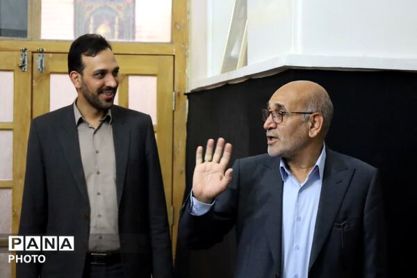  بازدید مدیرکل آموزش و پرورش استان یزد از کلاس‌های جهادی مسجد ملا اسماعیل 
