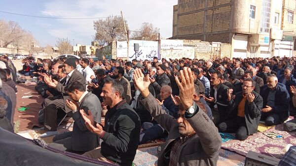 نماز باشکوه عید فطر با استقبال بی‌نظیر مردم شهر بن اقامه شد