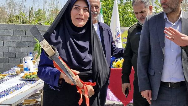 آیین کلنگ‌زنی دبیرستان دخترانه افراسیابی در محمود‌آباد 