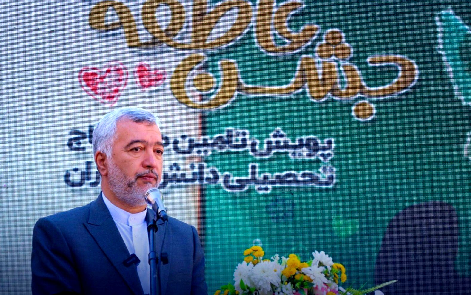 دانش‌آموزان با نیت نیک خود در مسیر بندگی و انسانیت گام برمی‌دارند