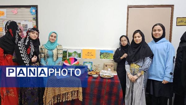 بازدید مسئول پژوهش‌سرای دکتر حسابی از دستاوردهای دانش‌آموزان مدرسه شاهد شهید نوری