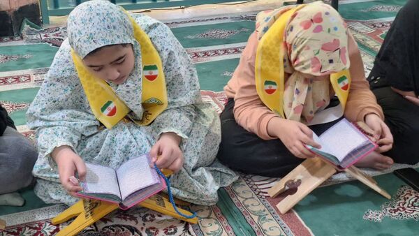 مراسم روز سوم اعتکاف دانش‌آموزان دختر در مسجدالنبی کرج
