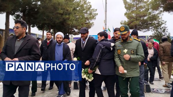 غبار روبی و عطر افشانی گلزار شهدا  در نیشابور 