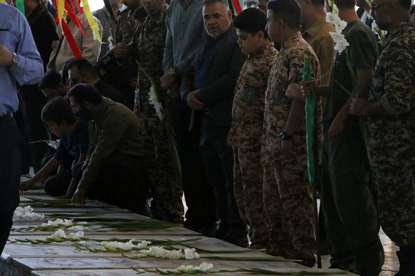 آیین غبارروبی و گلباران مزار شهدا در آستان امامزاده بی‌بی سکینه خاتون (س)