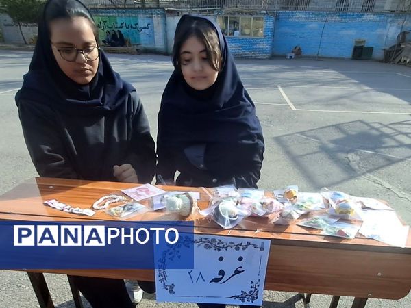 بازارچه کارآفرینی دانش آموزان در مدرسه انیس خوش قدم 