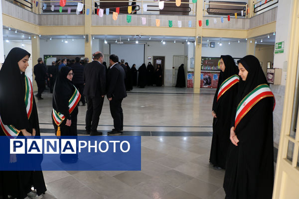 برپایی جشن «حضور تا ظهور» در دبیرستان شهیده حسنی سعدی قم