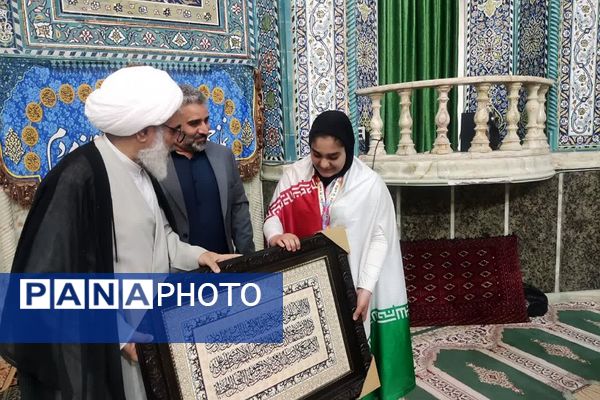 نماز جمعه شهرستان ورامین با حضور پرشور دانش‌آموزان 