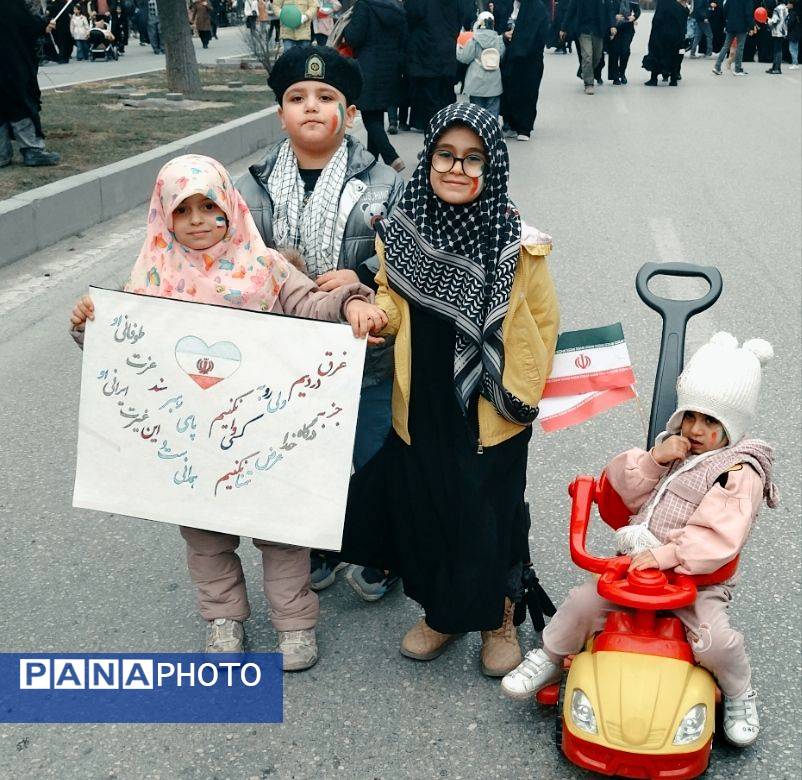 ثبت شکوه انقلاب از قاب دوربین در همدان