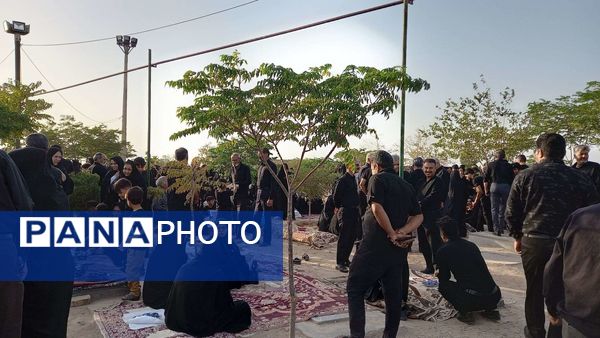 زیارت اهل قبور در غروب تاسوعای حسینی در روستای نقاب