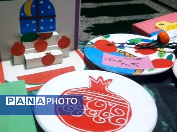 نمایشگاه دست سازه های دانش آموزان دبیرستان بهار آزادی