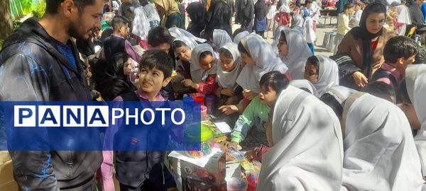 برپایی بازارچه کسب و کار در آموزشگاه امام جعفر صادق(ع)