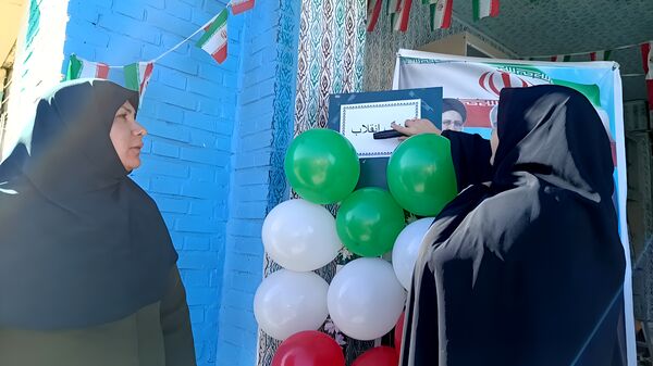  نواخته شدن زنگ انقلاب در مدرسه نمونه الزهرا  یاسوج