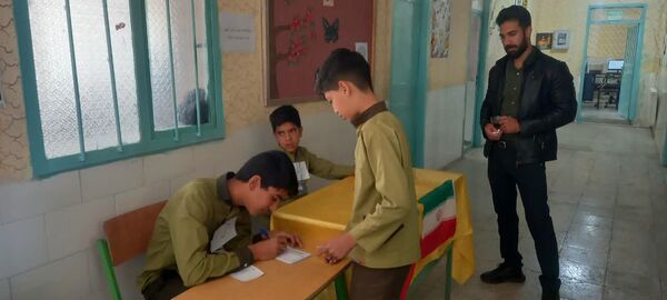 برگزاری انتخابات شورای دانش‌آموزی در مدرسه نواب صفوی