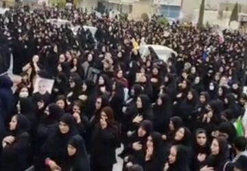 خیابان های شهر سوگوار عروج رهبرانقلاب