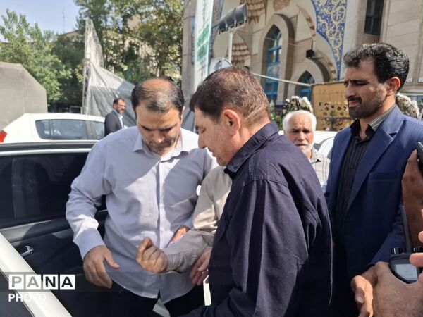 وداع با مادری که سه شهید پروراند و پس از سال ها فراق به آغوش فرزندانش بازگشت
