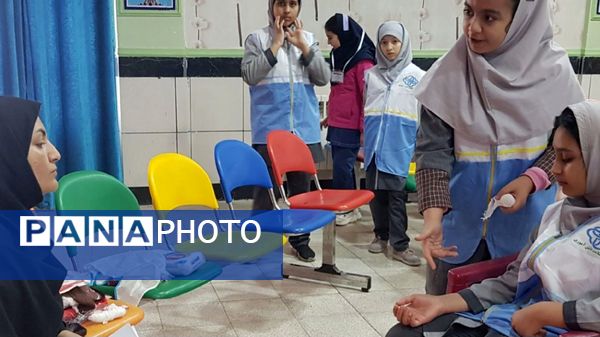 جشنواره رقابت‌های علمی و مهارتی سفیران سلامت ناحیه ۶مشهد