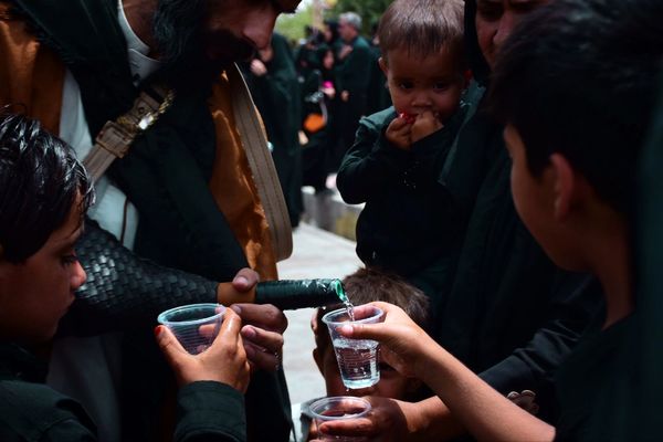 زابل در ماتم حسین؛ گلزار شهدا شهرستان زابل میزبان اشک و شور عزاداران حسینی