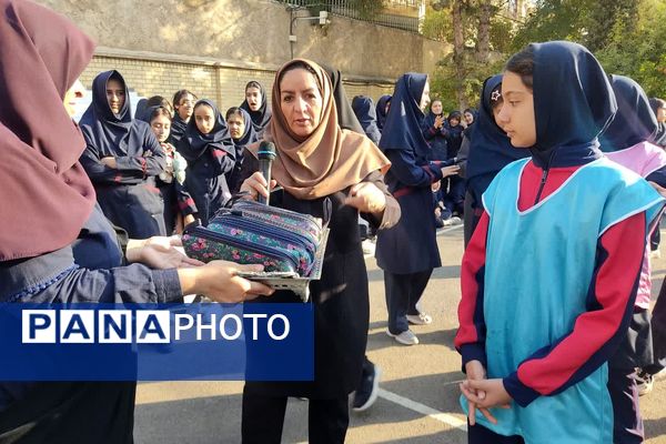 به‌مناسبت هفته بهداشت روان در دبیرستان فرشتگان ناحیه ۴شیراز 