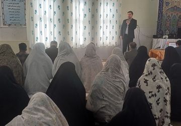 آیین استانی زنگ نماز برای اقامه نخستین نماز سال تحصیلی جدید در دبیرستان دخترانه بنت الهدی کوهپایه