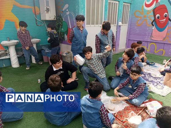 هوای پاک و  صبحانه ی سالم  در دبستان مبتکران ۳