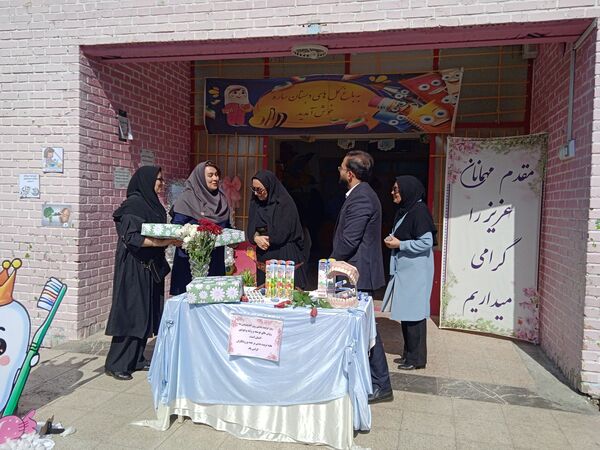 هفته پیوند اولیا و مربیان در دبستان دخترانه ساره