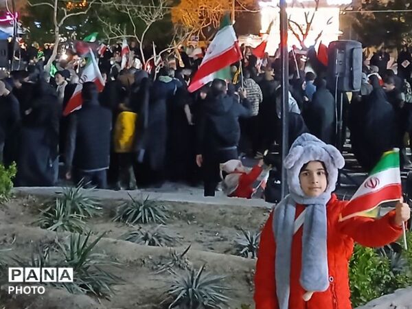 بیعت دانش آموزان دبستان نرجس با رهبر انقلاب