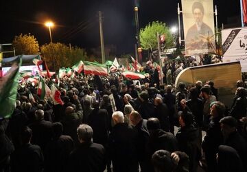 مشتها گره کرده؛به یاد آن مشت گره کرده