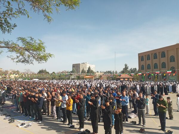 اقامه نماز عید فطر در شهرستان چناران