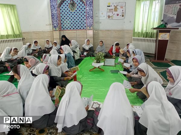 محفل انس با قرآن کریم در ماه مبارک رمضان دبستان نرجس
