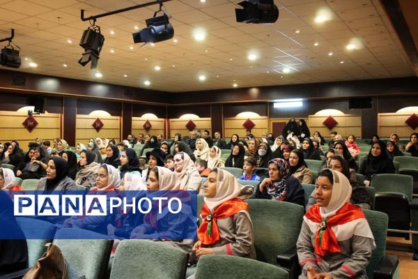 همایش پیشگامان تحول و تقدیر از رتبه‌های برتر طرح و برنامه‌های آموزش ابتدایی 