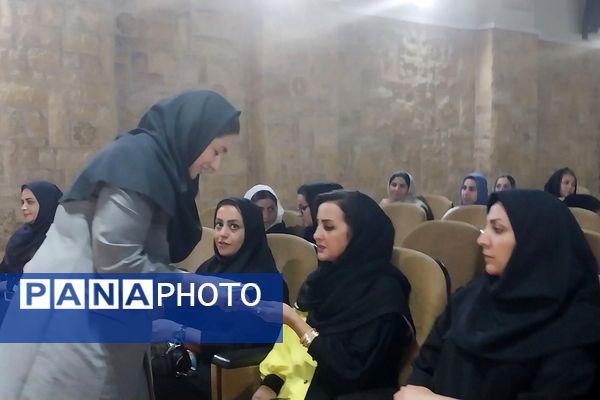 برگزاری انتخابات انجمن اولیا و مربیان در دبستان شهید مجید مجیدی ناحیه دو شهرری 