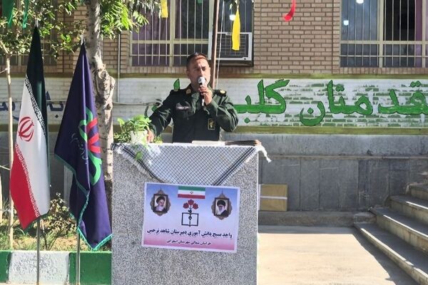 دانش‌آموزان با درس خواندن و قوی شدن در آینده کشور نقش‌آفرینی کنند
